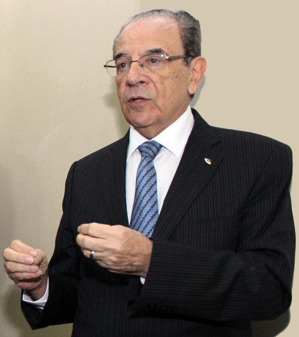 O Presidente Sebastião Helvecio inaugurou as salas (Foto: Thiago Rios Gomes)